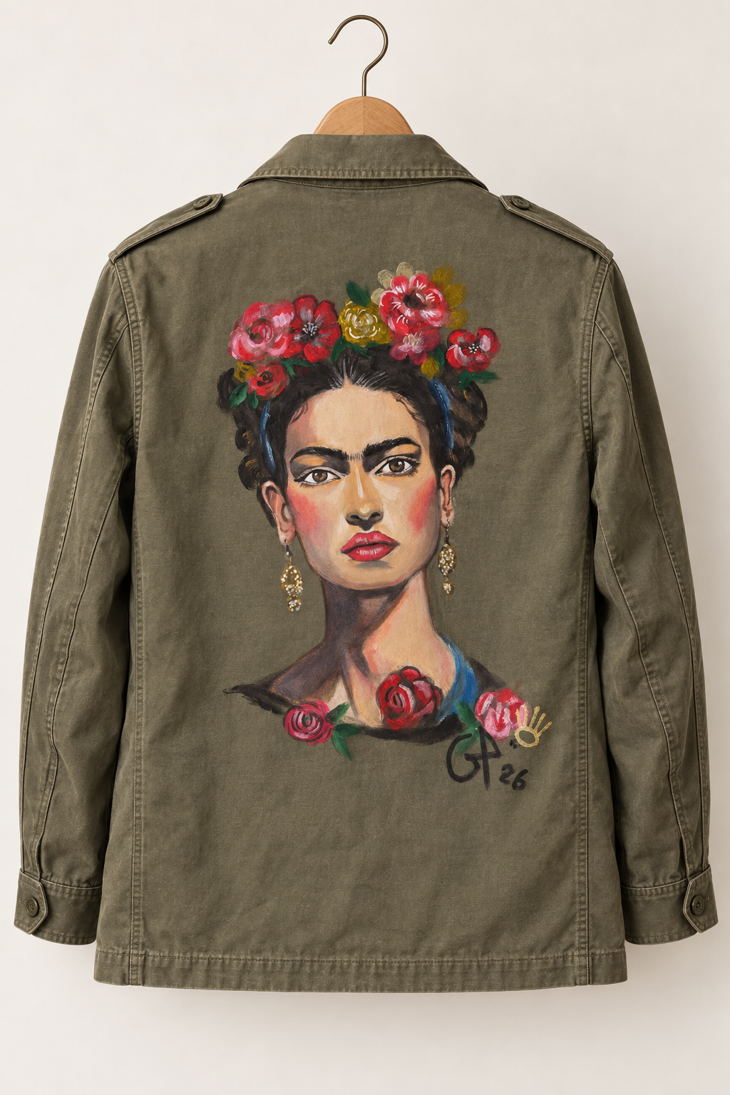 Veste kaki peinte avec un portrait de Frida Kahlo par Geoffrey Payen